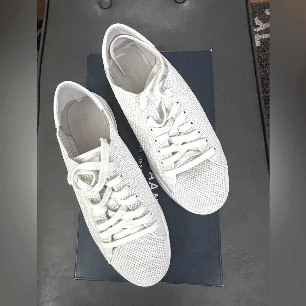 Beand new tennis shoes